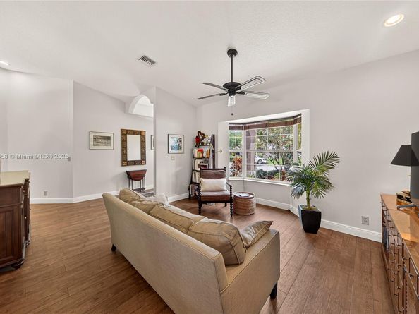 11880 NW 24th St, Plantation FL 33323