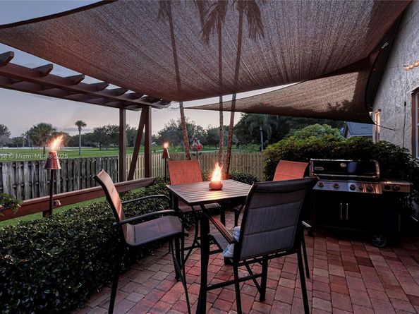 11880 NW 24th St, Plantation FL 33323