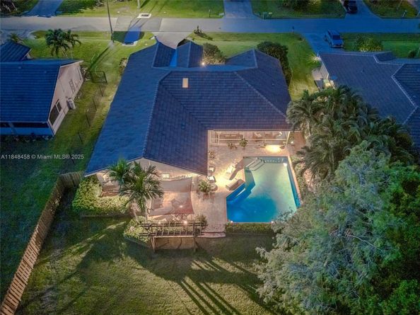 11880 NW 24th St, Plantation FL 33323