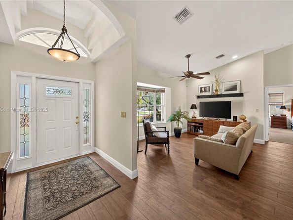11880 NW 24th St, Plantation FL 33323
