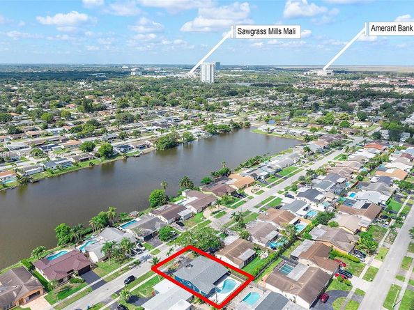 11841 NW 30th Pl, Sunrise FL 33323