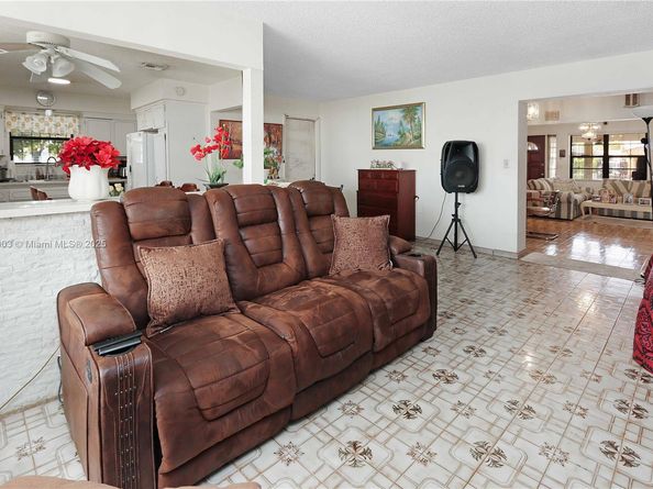 192 W 33rd St, Hialeah FL 33012