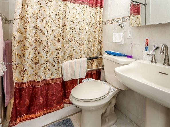 192 W 33rd St, Hialeah FL 33012