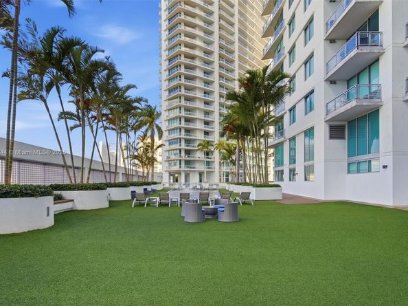 92 SW 3rd St 1604, Miami FL 33130