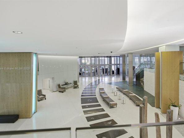 92 SW 3rd St 1604, Miami FL 33130