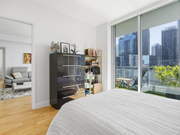 92 SW 3rd St 1604, Miami FL 33130