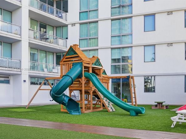 92 SW 3rd St 1604, Miami FL 33130