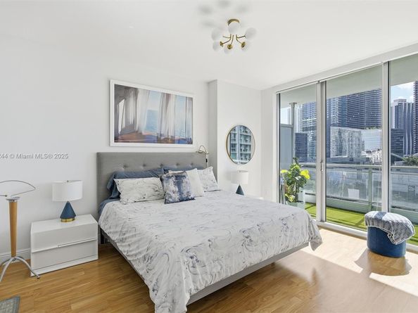 92 SW 3rd St 1604, Miami FL 33130