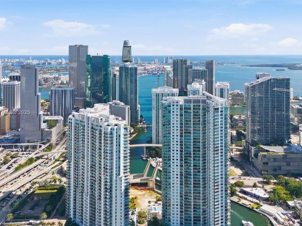 92 SW 3rd St 1604, Miami FL 33130