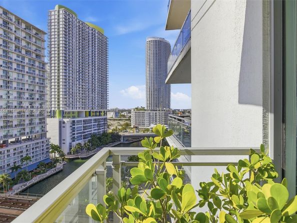 92 SW 3rd St 1604, Miami FL 33130