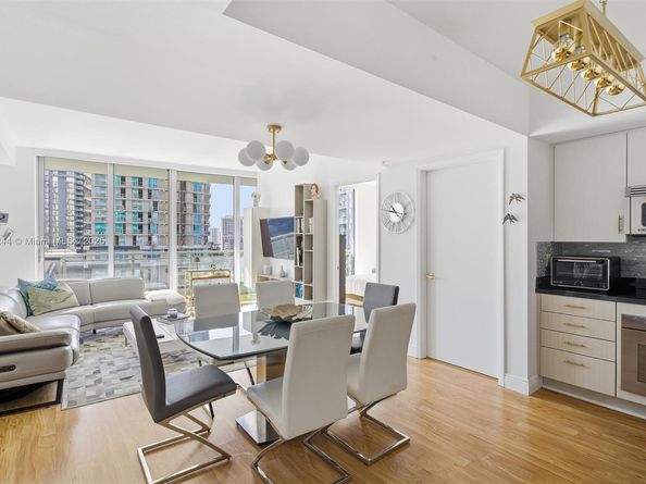 92 SW 3rd St 1604, Miami FL 33130