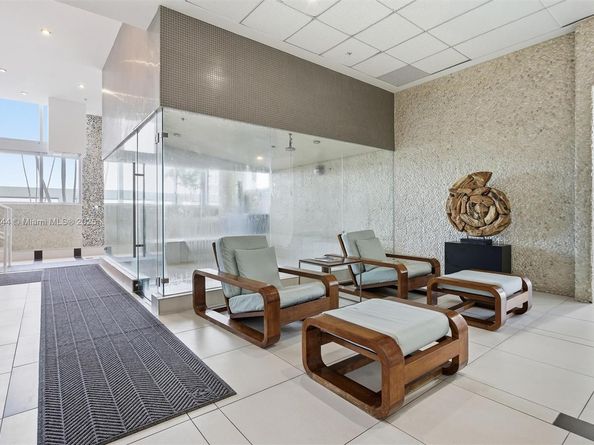 92 SW 3rd St 1604, Miami FL 33130