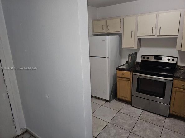 3600 NW 21st St 101, Lauderdale Lakes FL 33311