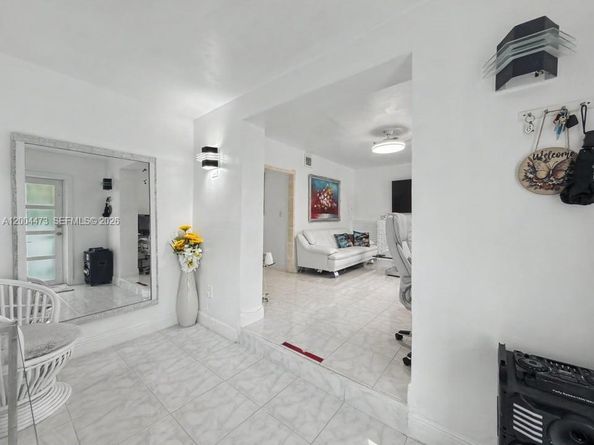 3554 SW 26th St, Miami FL 33133