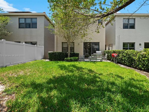 659 NE 191st St, Miami FL 33179