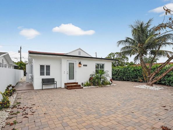 2845 SW 67th Ave, Miami FL 33155
