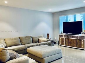 10424 NW 63rd Ter, Doral FL 33178