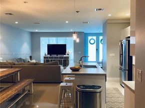 10424 NW 63rd Ter, Doral FL 33178