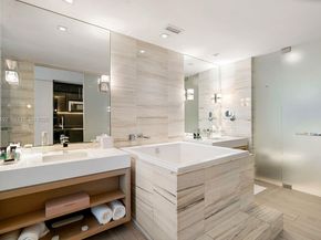 2201 Collins Ave 532, Miami Beach FL 33139