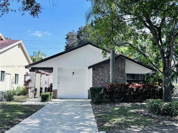 2560 Calamondin Cir, Coconut Creek FL 33063