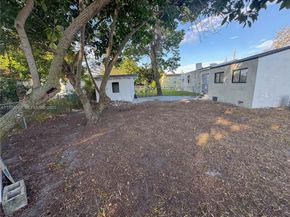 794 NW 44th St, Miami FL 33127