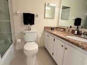 18 Colonial Club Dr 202, Boynton Beach FL 33435