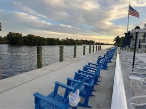 18 Colonial Club Dr 202, Boynton Beach FL 33435