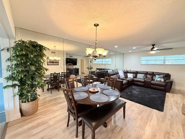 18 Colonial Club Dr 202, Boynton Beach FL 33435