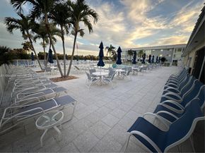 18 Colonial Club Dr 202, Boynton Beach FL 33435