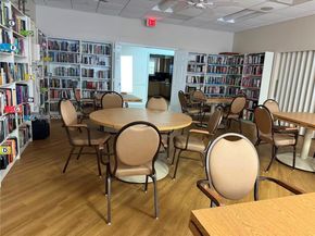 18 Colonial Club Dr 202, Boynton Beach FL 33435