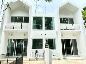 5728 NW 5th Court TH-1, Miami FL 33127