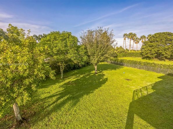 17098 SW 16th St, Pembroke Pines FL 33027