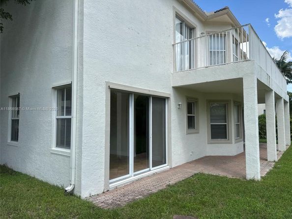 17098 SW 16th St, Pembroke Pines FL 33027