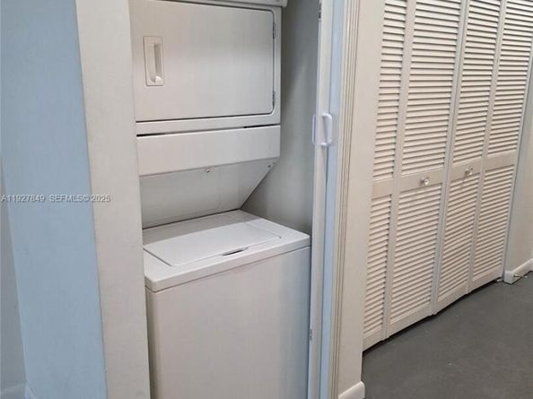 253 NE 2nd St 324, Miami FL 33132