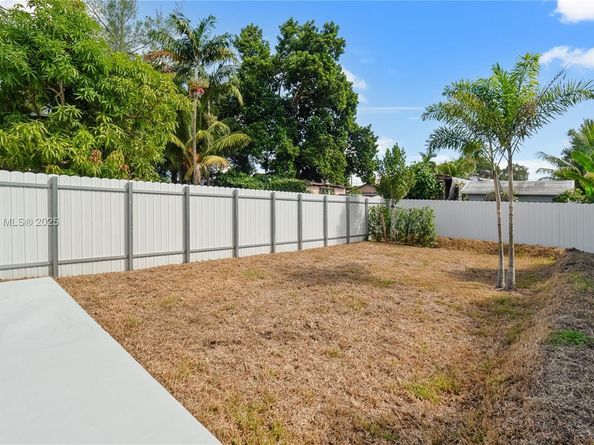 2938 NW 27 St, Miami FL 33142