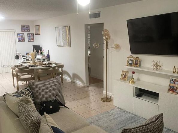 3011 NW 68th St 10F, Fort Lauderdale FL 33309