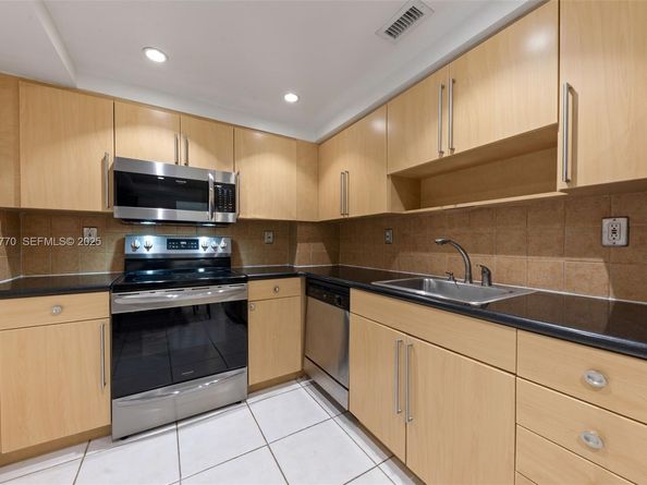 10350 W Bay Harbor Dr 5E, Bay Harbor Islands FL 33154