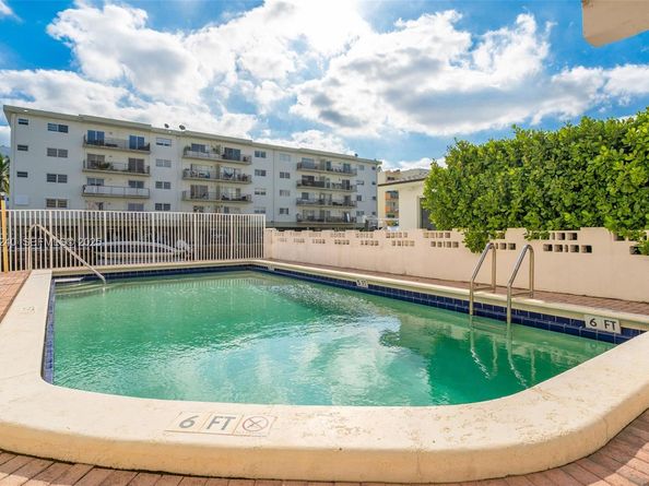 3716 NE 168th St 302, North Miami Beach FL 33160