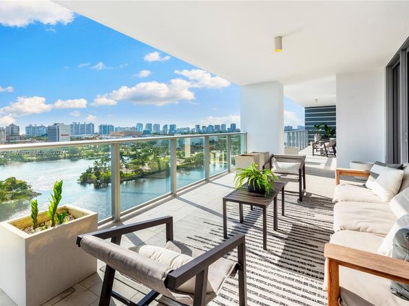 1180 N Federal Hwy 1204, Fort Lauderdale FL 33304