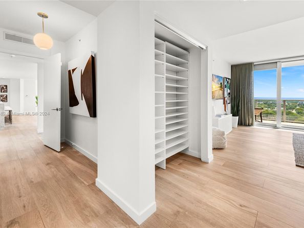 1180 N Federal Hwy 1204, Fort Lauderdale FL 33304