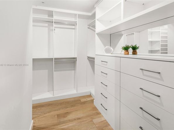 1180 N Federal Hwy 1204, Fort Lauderdale FL 33304