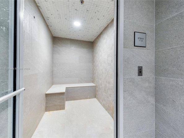 1180 N Federal Hwy 1204, Fort Lauderdale FL 33304