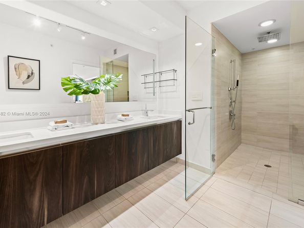 1180 N Federal Hwy 1204, Fort Lauderdale FL 33304