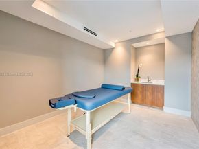 1180 N Federal Hwy 1204, Fort Lauderdale FL 33304