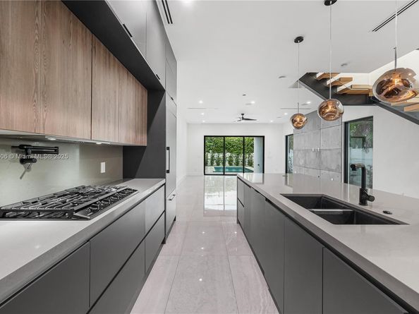 815 NE 17th Ter, Fort Lauderdale FL 33304