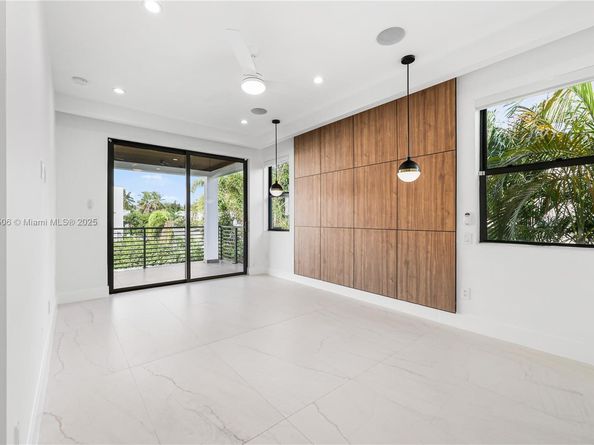 815 NE 17th Ter, Fort Lauderdale FL 33304