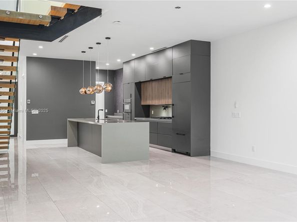 815 NE 17th Ter, Fort Lauderdale FL 33304