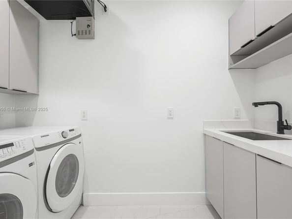 815 NE 17th Ter, Fort Lauderdale FL 33304