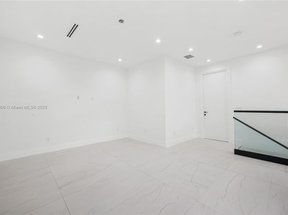 815 NE 17th Ter, Fort Lauderdale FL 33304