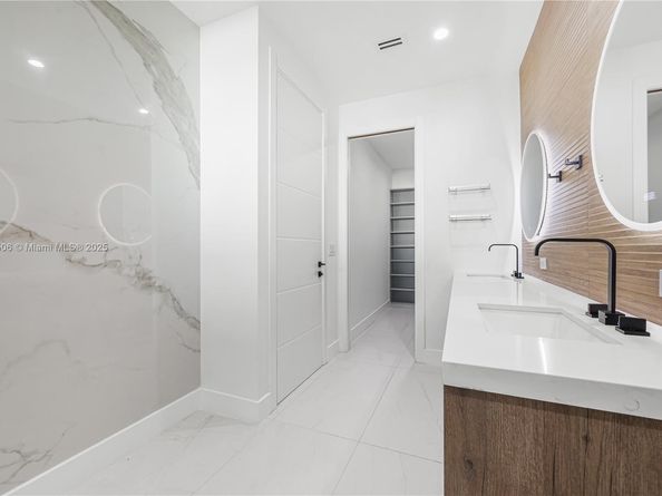 815 NE 17th Ter, Fort Lauderdale FL 33304